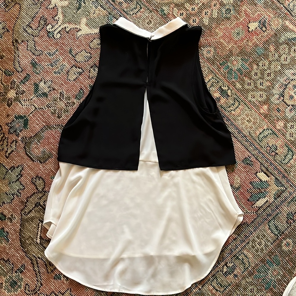 Elle black and white flowing tank top size medium - Picture 3 of 7